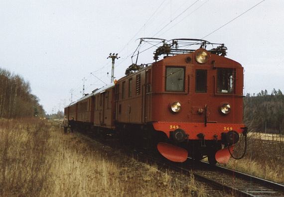 <b>Du2 349</b> vid Lilleskog mellan Herrljunga och Öxnered 1990-12-02.